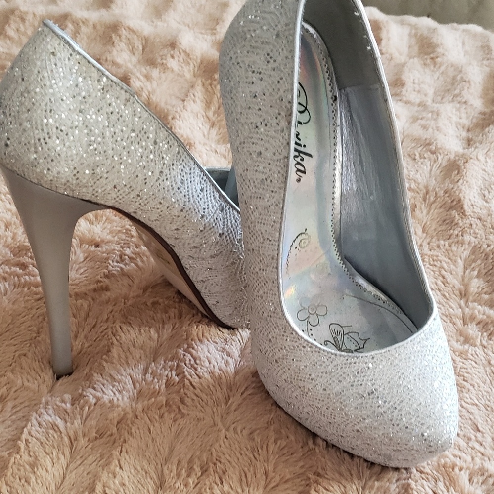 Silver glitter dress stilettos size 61/2